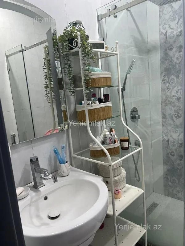 Satılır 4 otaqlı yeni tikili 150 m²