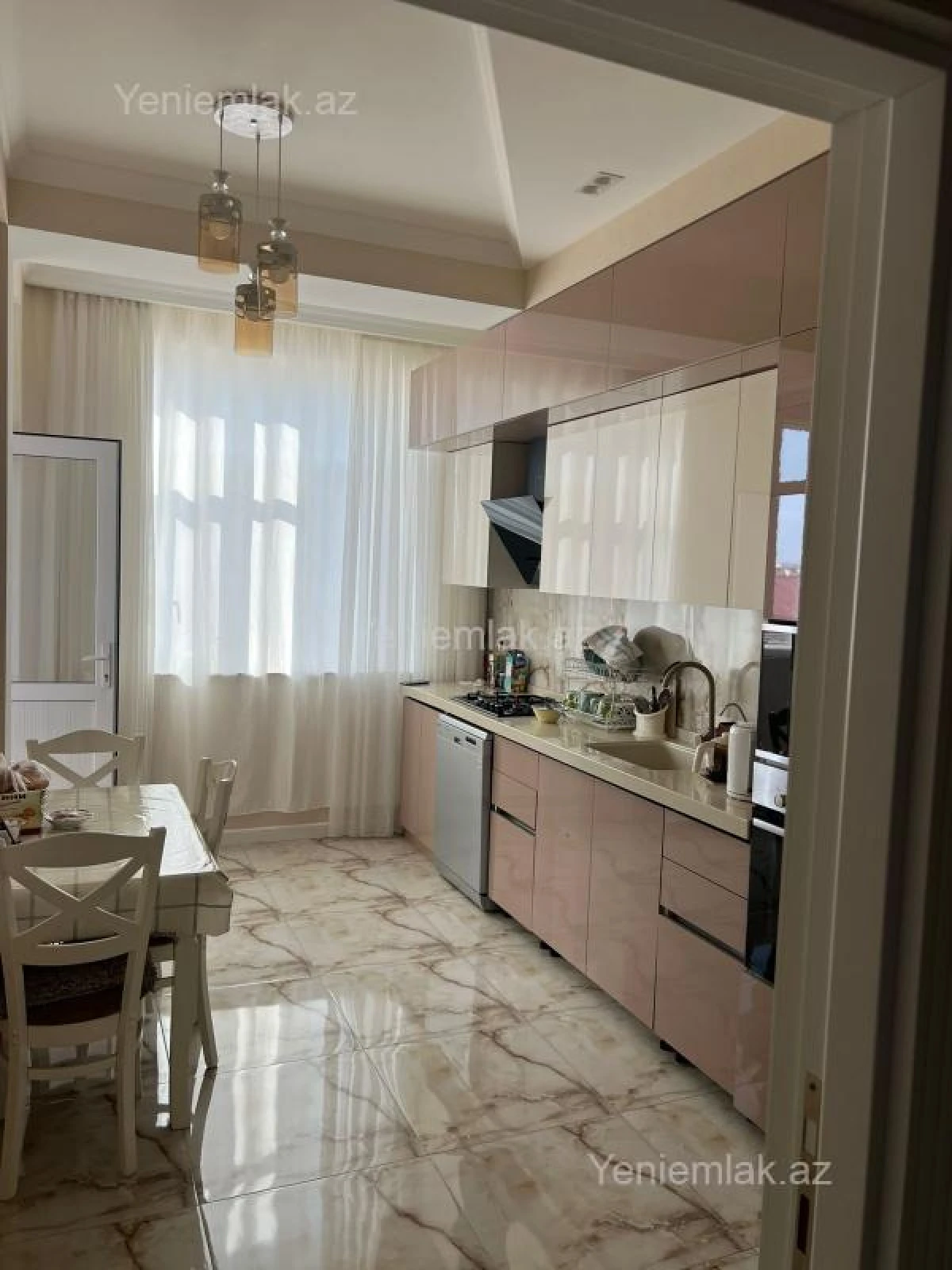 Satılır 3 otaqlı yeni tikili 94 m²