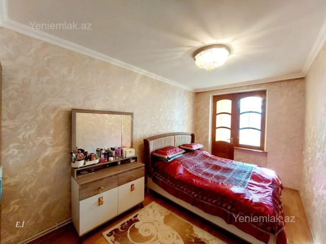 Satılır 3 otaqlı köhnə tikili 75 m²