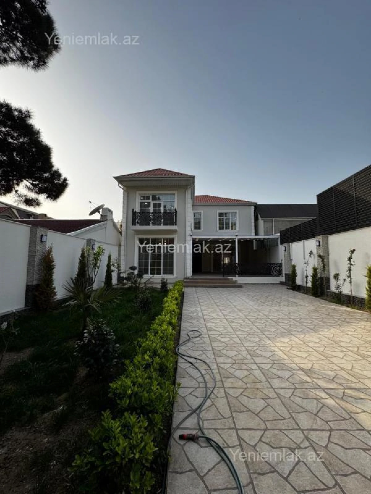 Satılır 5 otaqlı həyət evi 360 m²