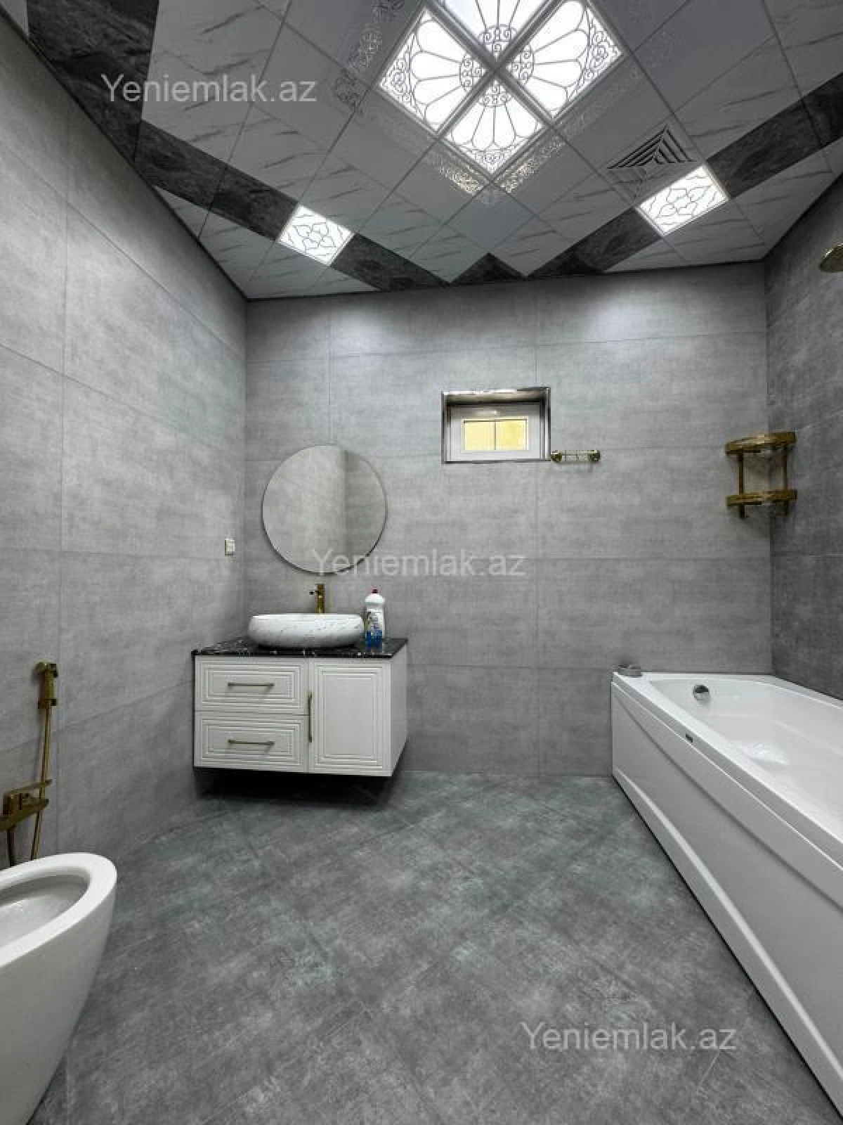 Satılır 5 otaqlı həyət evi 360 m²