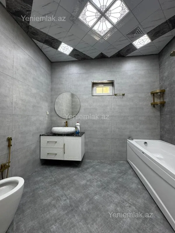 Satılır 5 otaqlı həyət evi 360 m²
