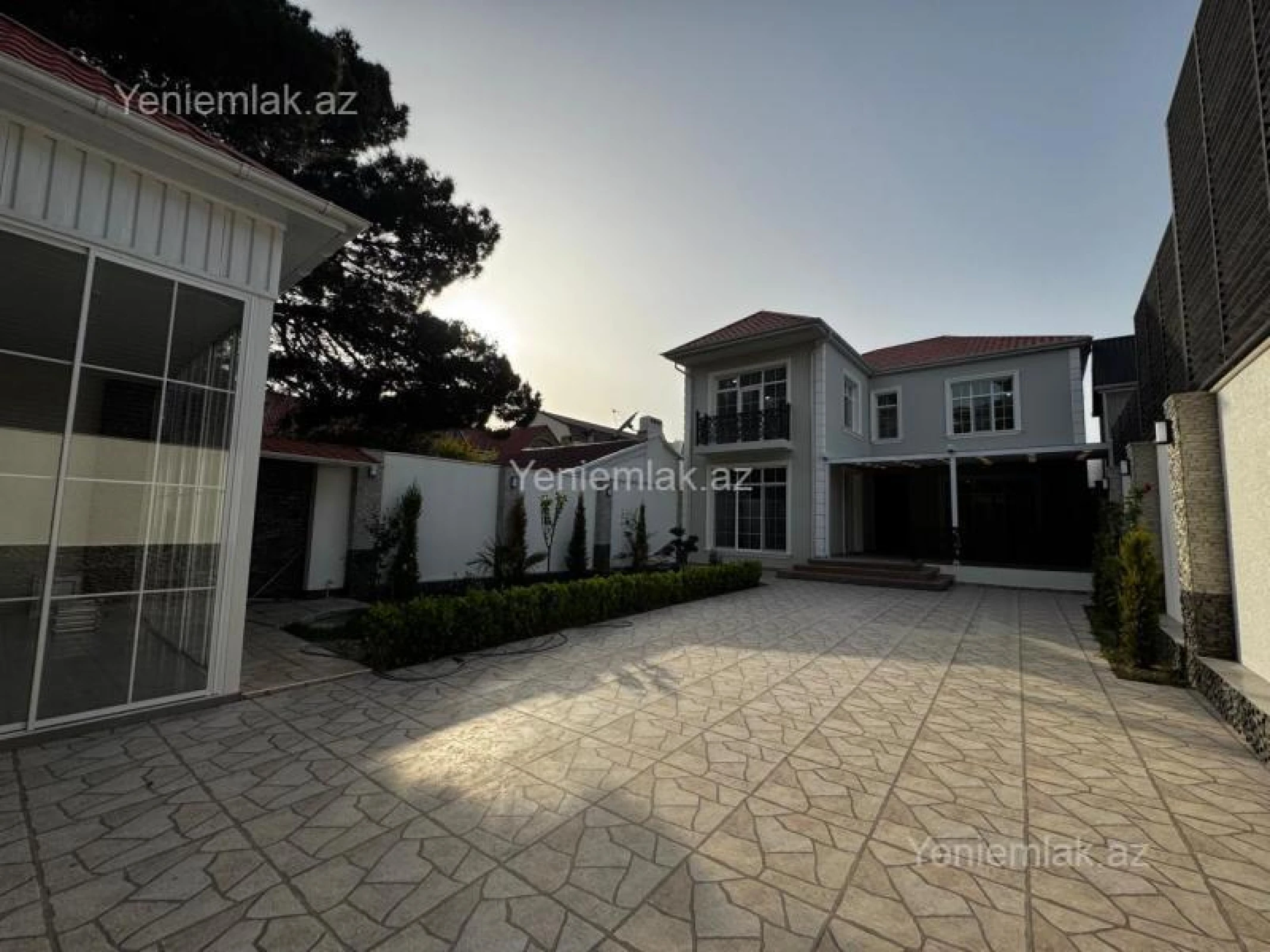 Satılır 5 otaqlı həyət evi 360 m²