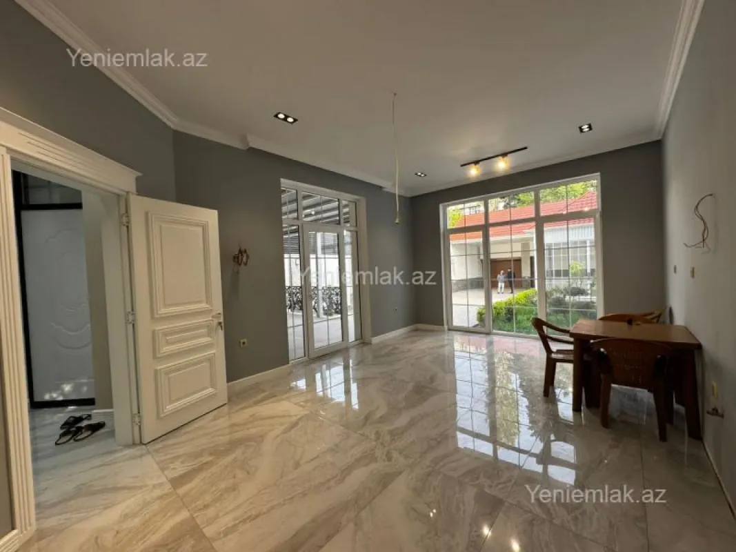 Satılır 5 otaqlı həyət evi 360 m²