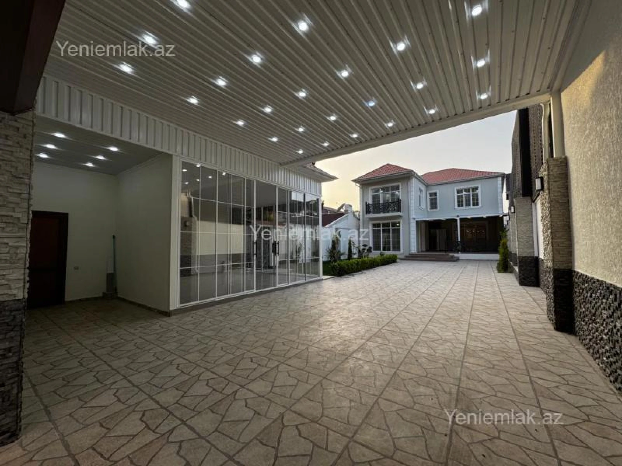 Satılır 5 otaqlı həyət evi 360 m²