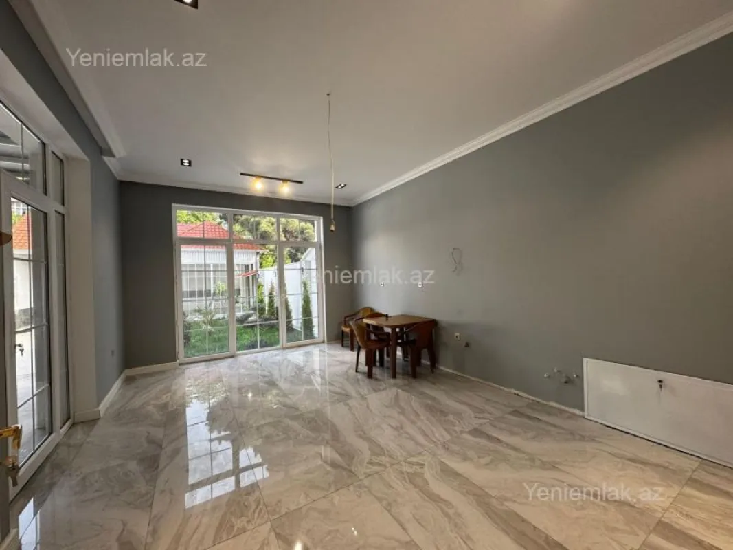 Satılır 5 otaqlı həyət evi 360 m²