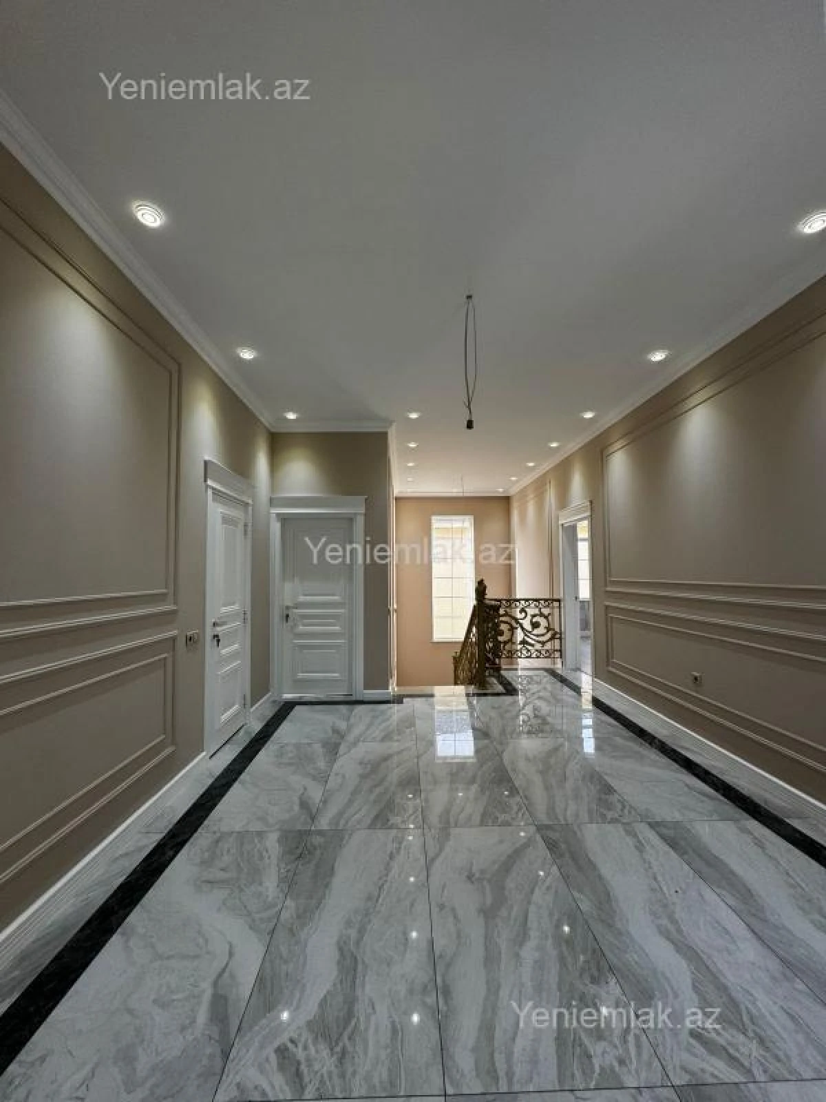 Satılır 5 otaqlı həyət evi 360 m²