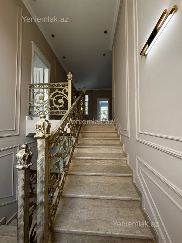 Satılır 5 otaqlı həyət evi 360 m²