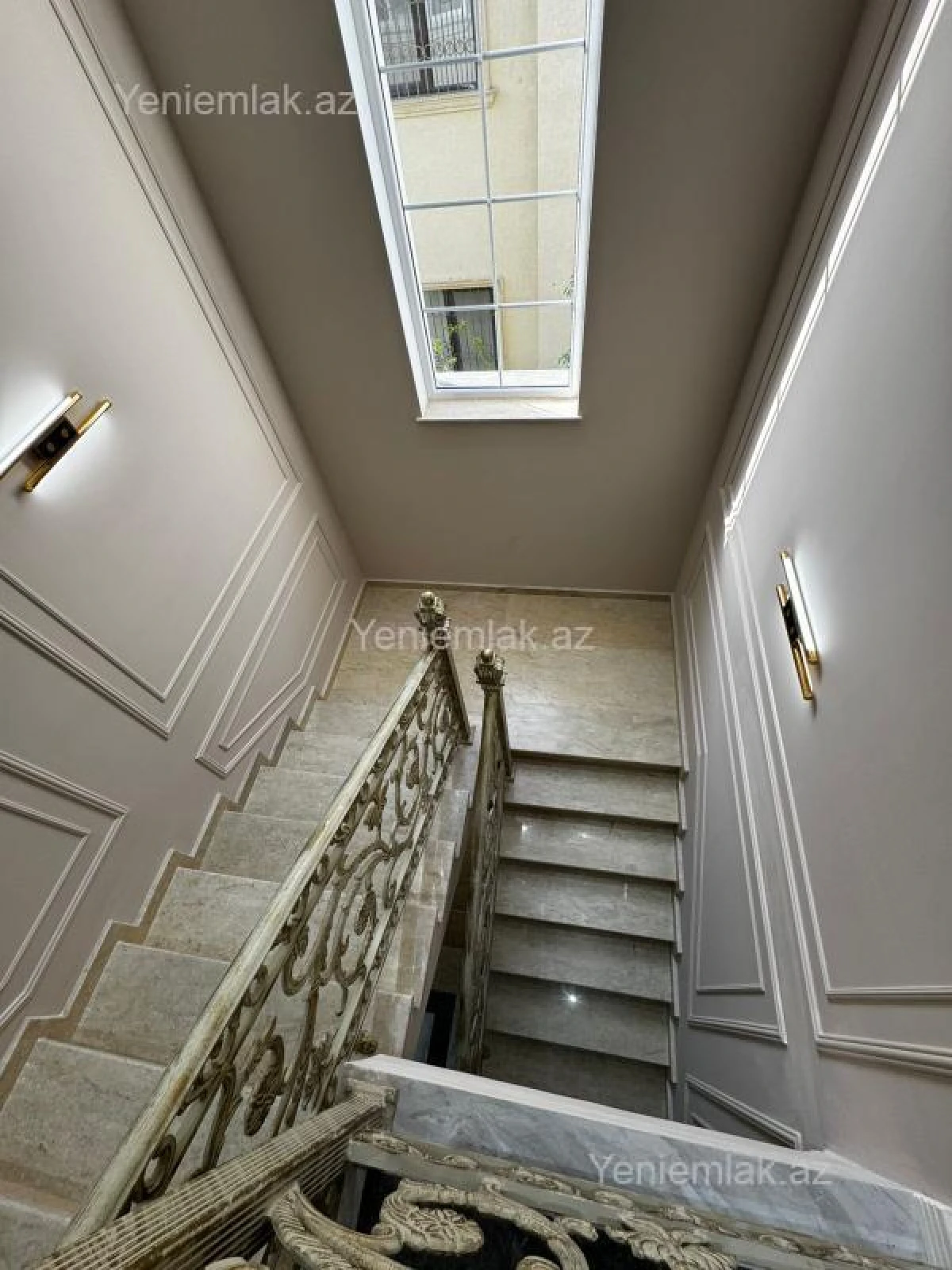 Satılır 5 otaqlı həyət evi 360 m²