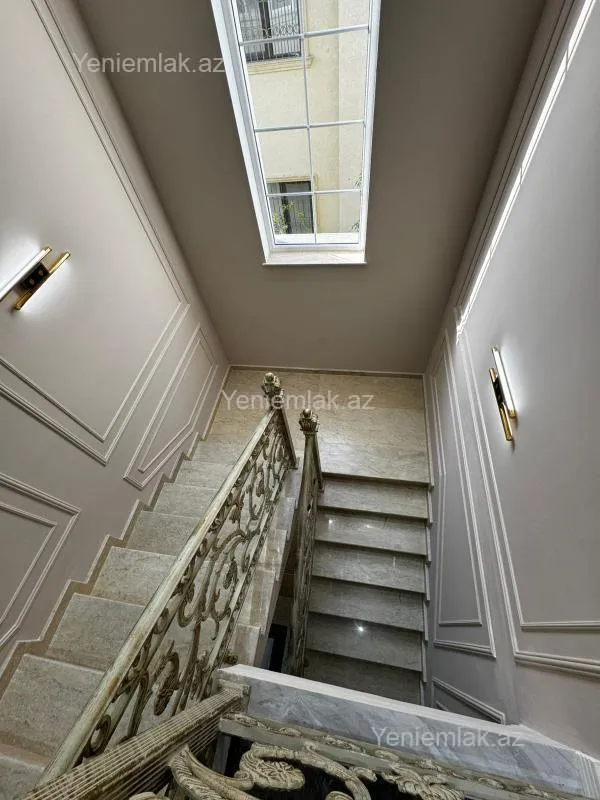 Satılır 5 otaqlı həyət evi 360 m²