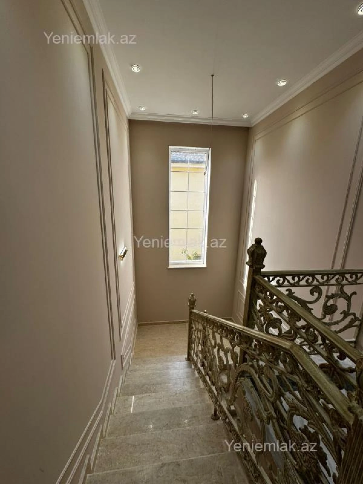 Satılır 5 otaqlı həyət evi 360 m²