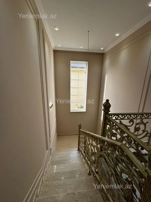 Satılır 5 otaqlı həyət evi 360 m²