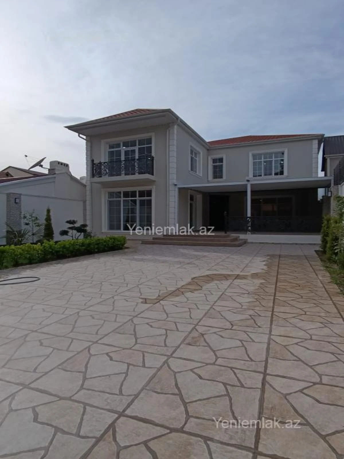 Satılır 7 otaqlı həyət evi 410 m²
