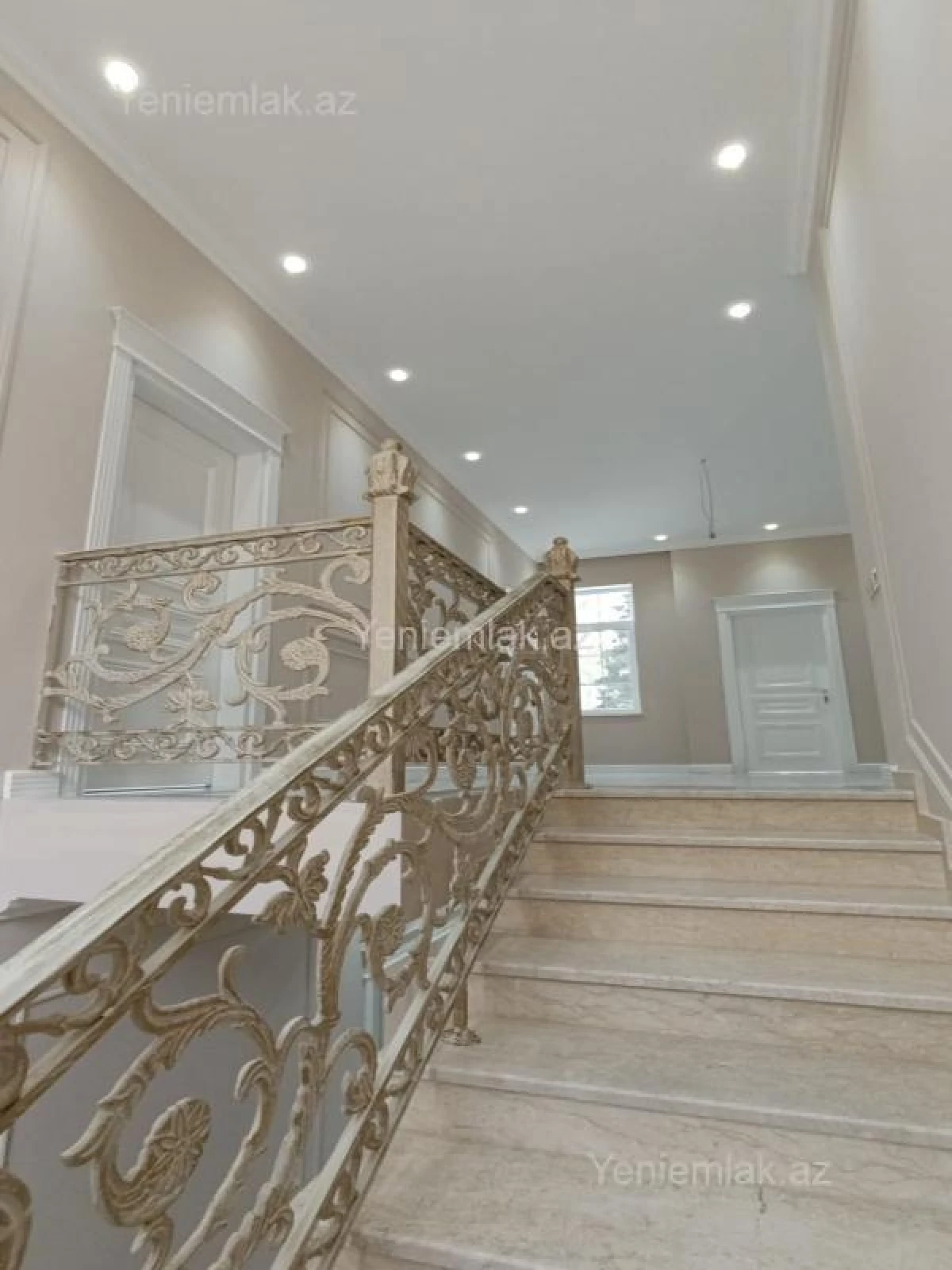 Satılır 7 otaqlı həyət evi 410 m²
