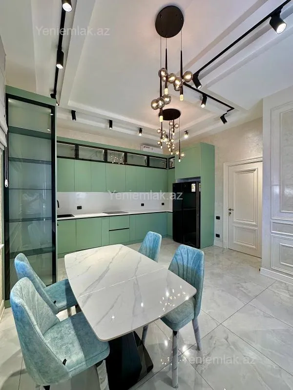 Satılır 4 otaqlı həyət evi 290 m²