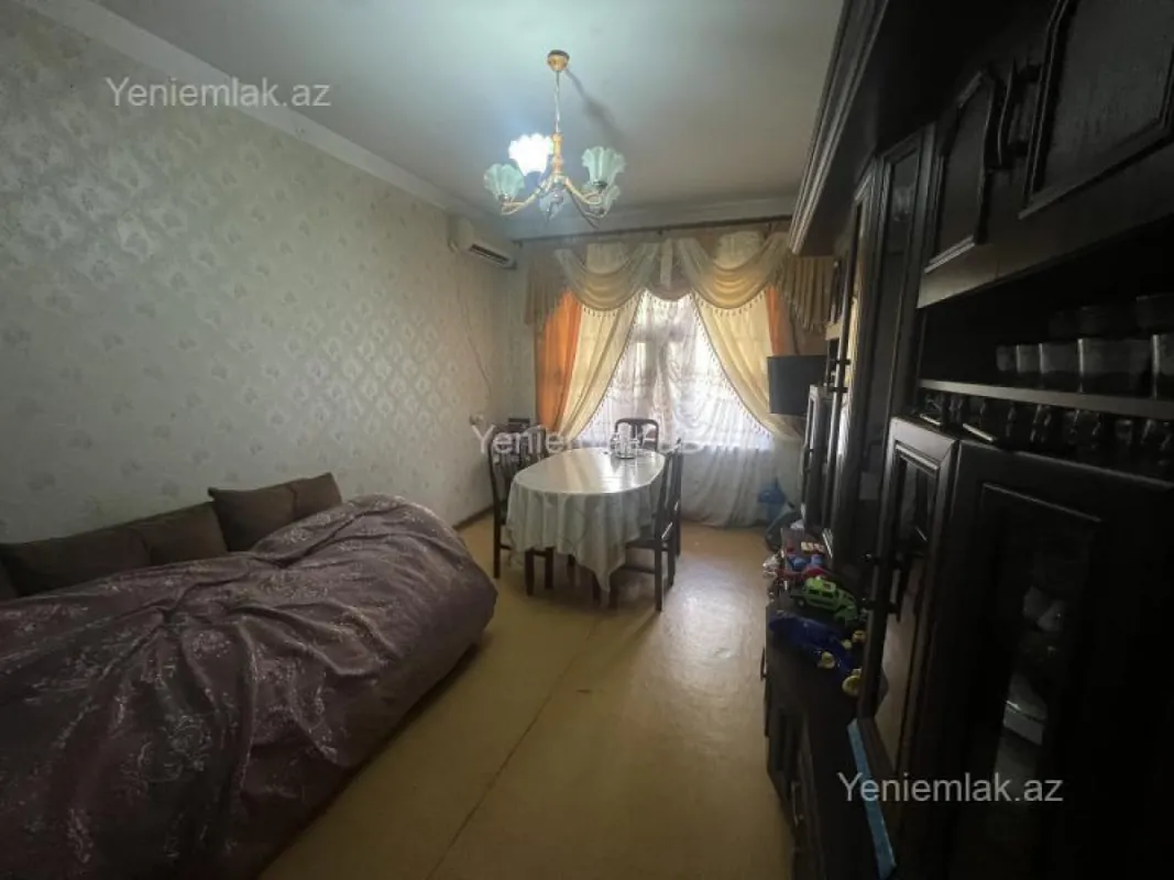 Satılır 3 otaqlı köhnə tikili 80 m²