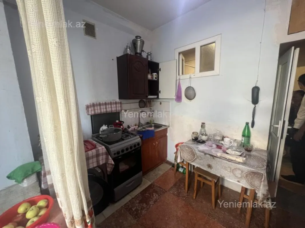 Satılır 3 otaqlı köhnə tikili 80 m²