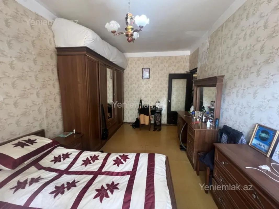 Satılır 3 otaqlı köhnə tikili 80 m²