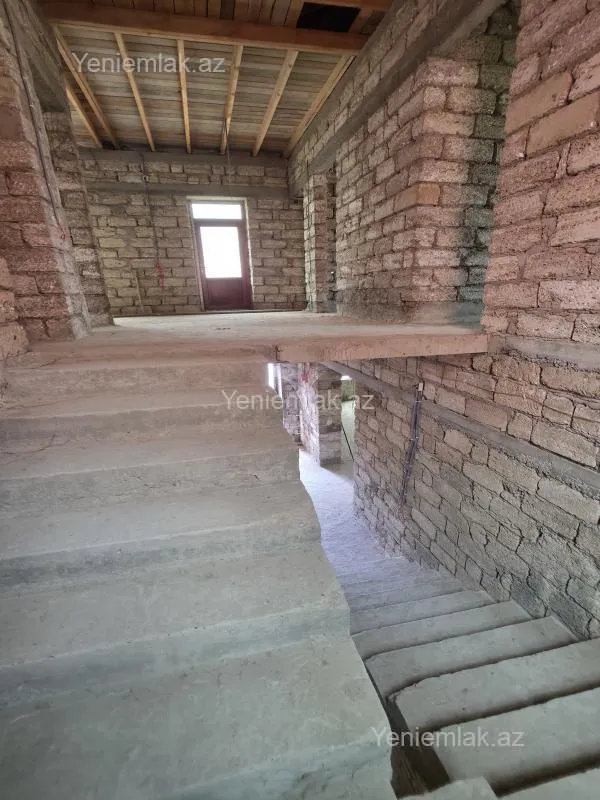 Satılır 7 otaqlı həyət evi 340 m²