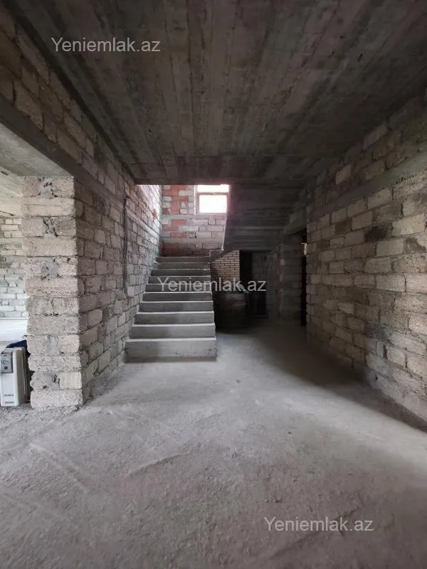 Satılır 7 otaqlı həyət evi 340 m²
