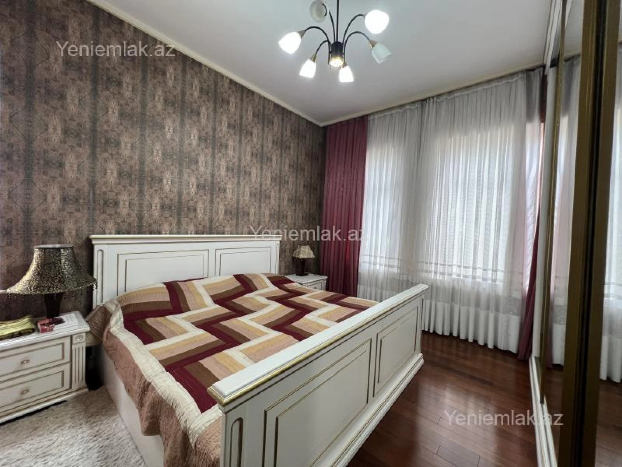 Satılır 10 otaqlı həyət evi 500 m²