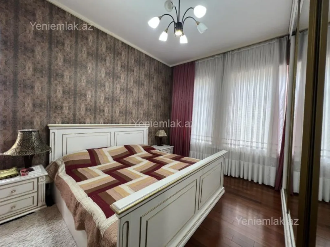 Satılır 10 otaqlı həyət evi 500 m²