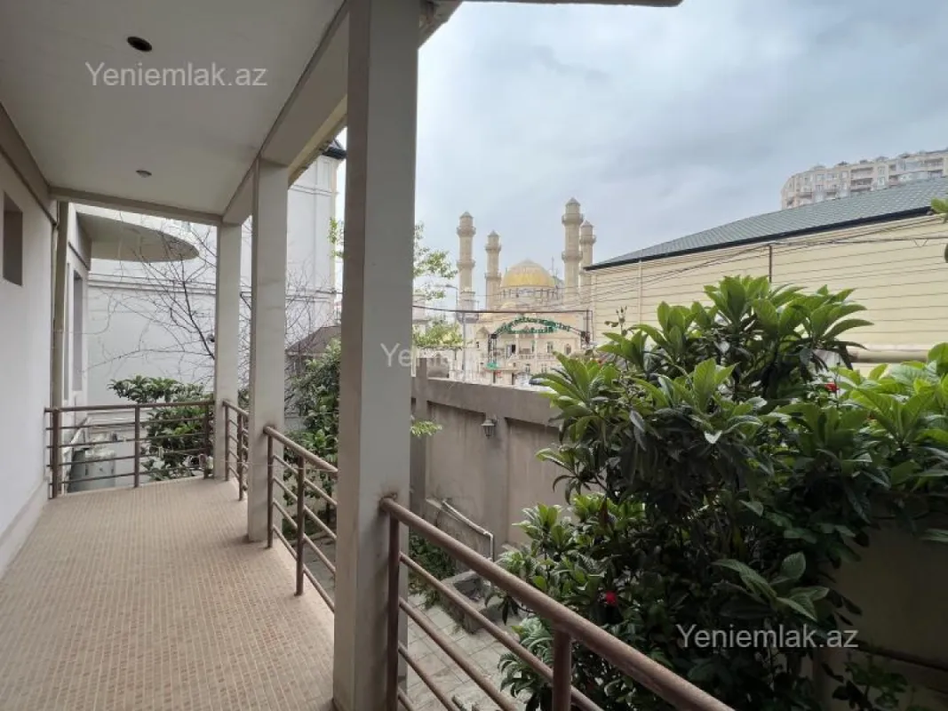 Satılır 10 otaqlı həyət evi 500 m²