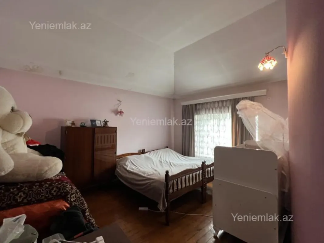 Satılır 10 otaqlı həyət evi 500 m²