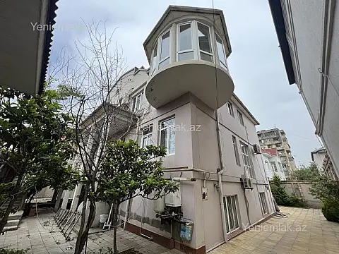Satılır 10 otaqlı həyət evi 500 m²