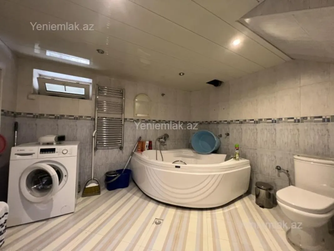 Satılır 10 otaqlı həyət evi 500 m²