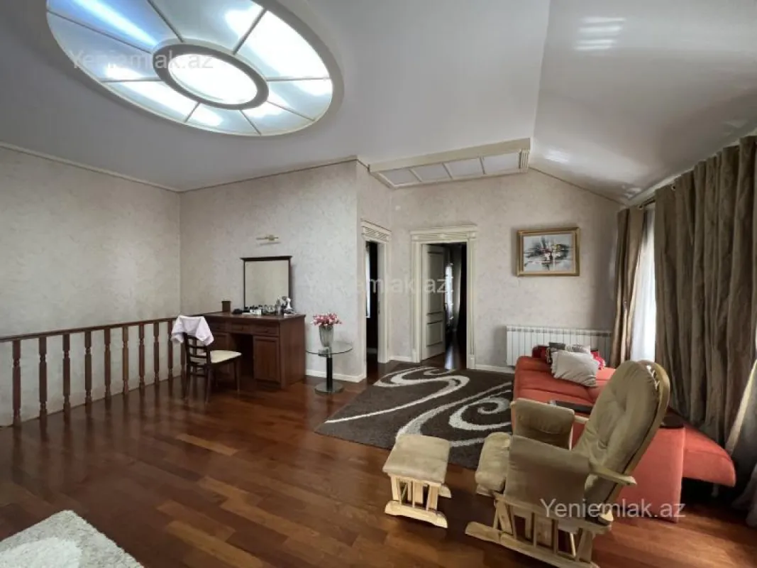 Satılır 10 otaqlı həyət evi 500 m²