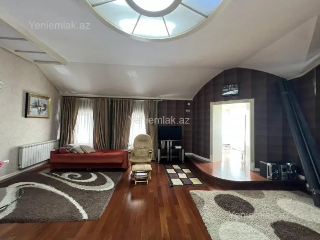Satılır 10 otaqlı həyət evi 500 m²