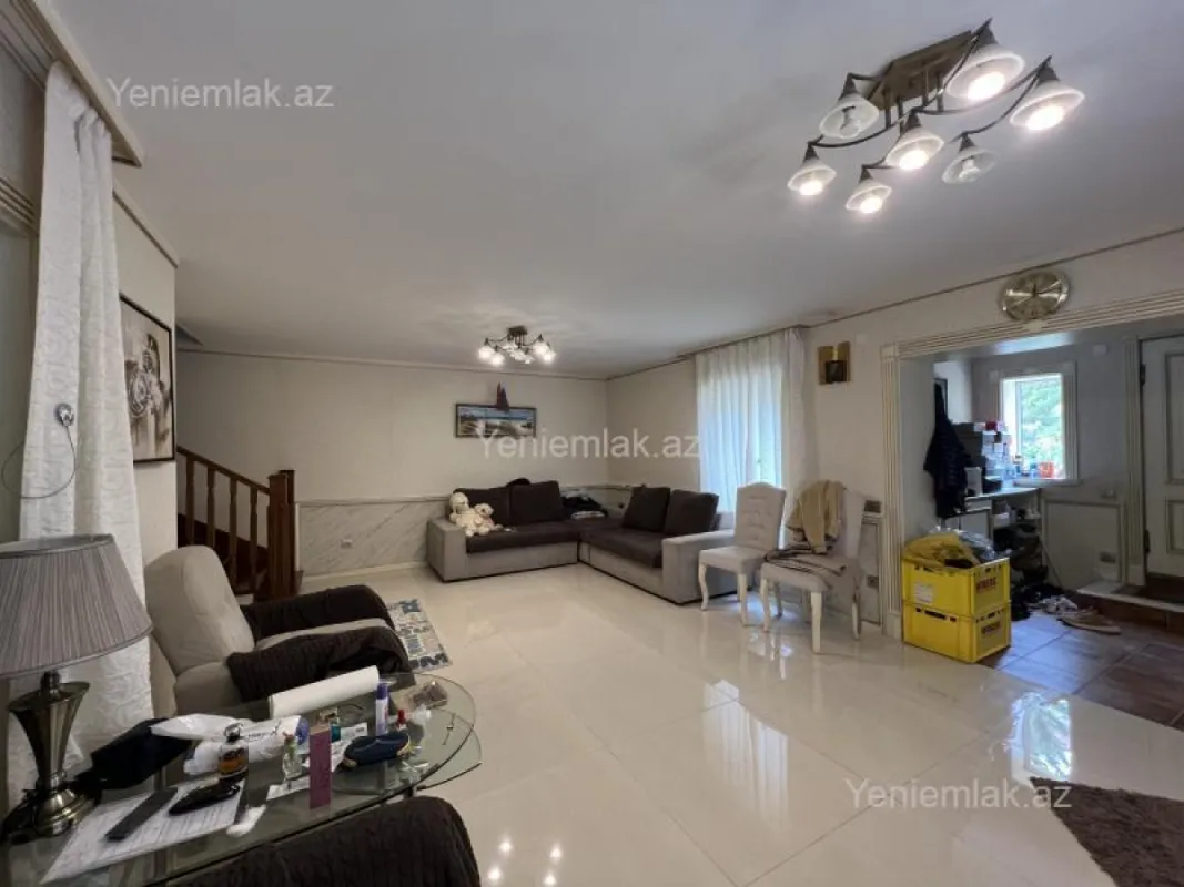 Satılır 10 otaqlı həyət evi 500 m²