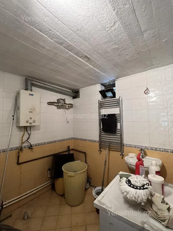 Satılır 10 otaqlı həyət evi 500 m²