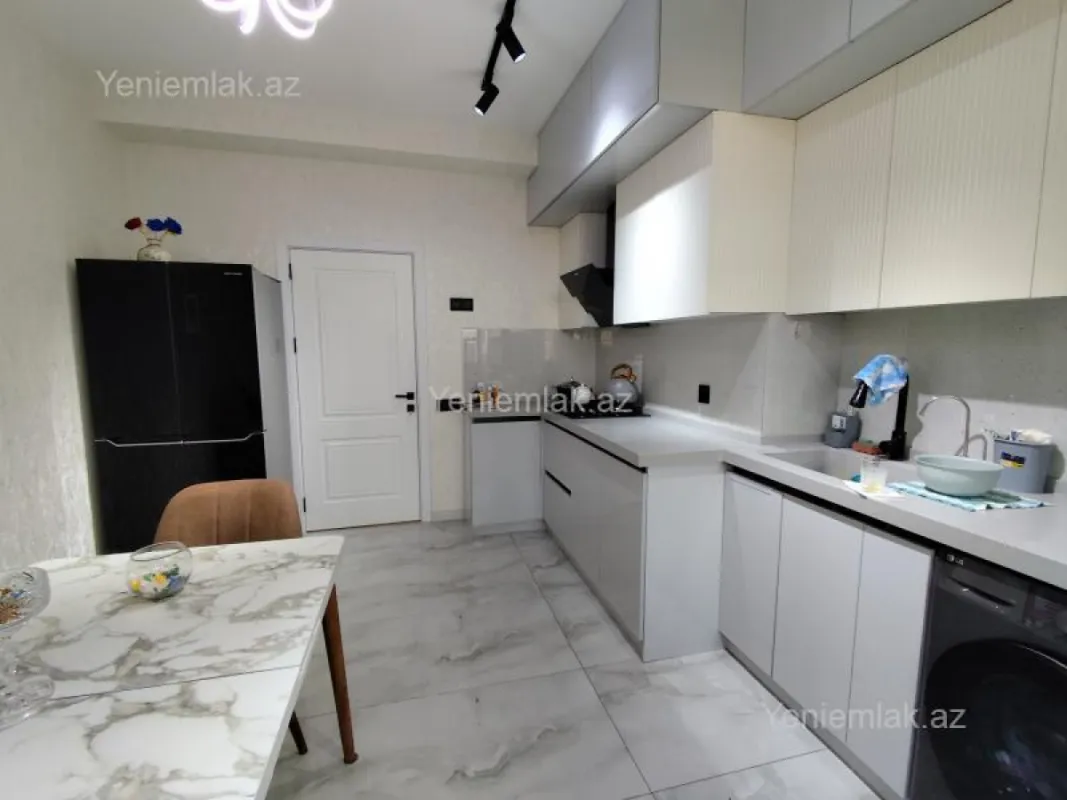 Satılır 3 otaqlı yeni tikili 110 m²