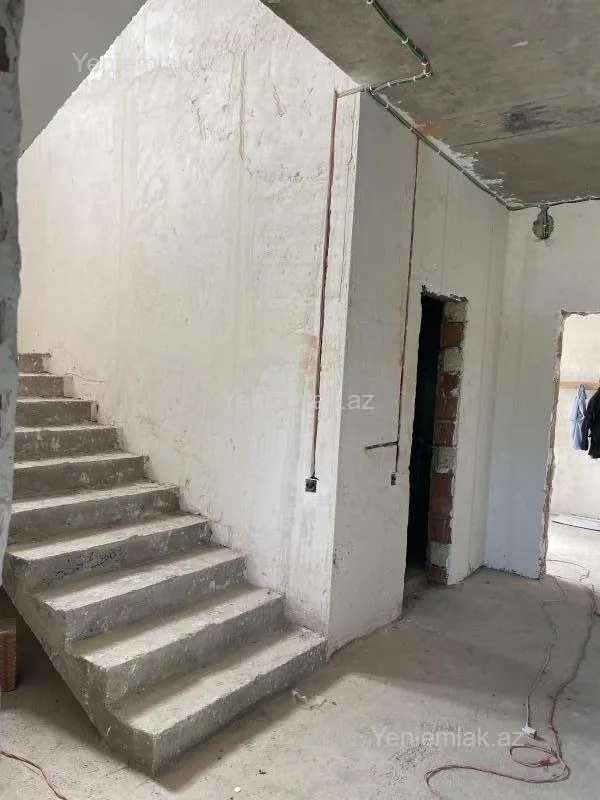 Satılır 6 otaqlı həyət evi 250 m²