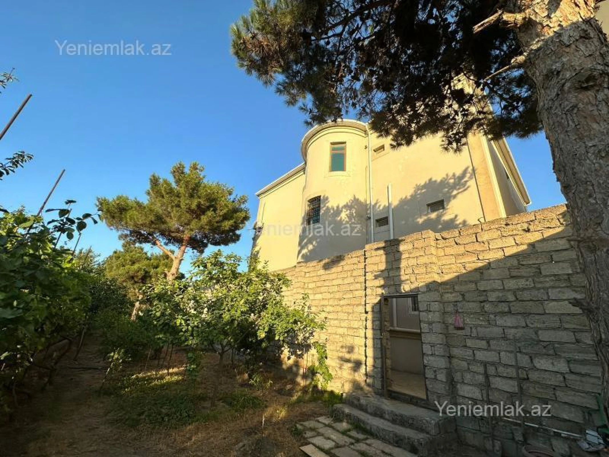 Satılır 9 otaqlı həyət evi 500 m²