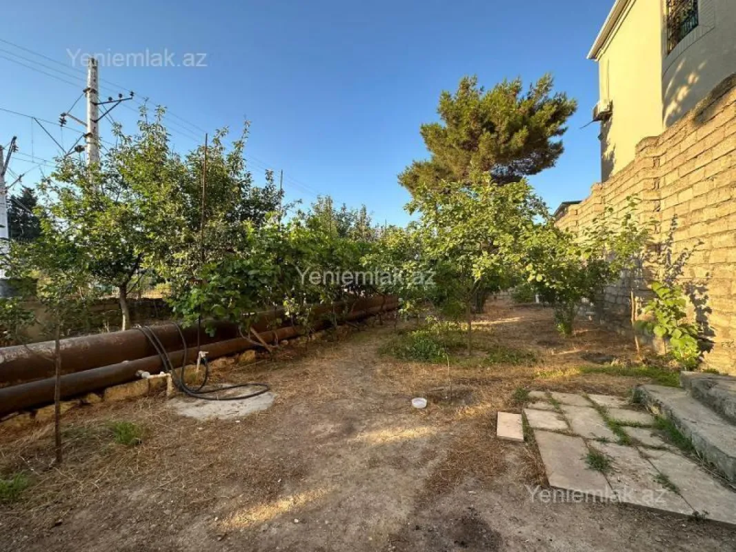 Satılır 9 otaqlı həyət evi 500 m²