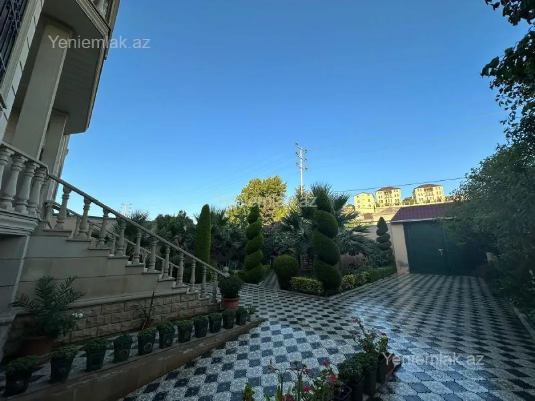Satılır 9 otaqlı həyət evi 500 m²