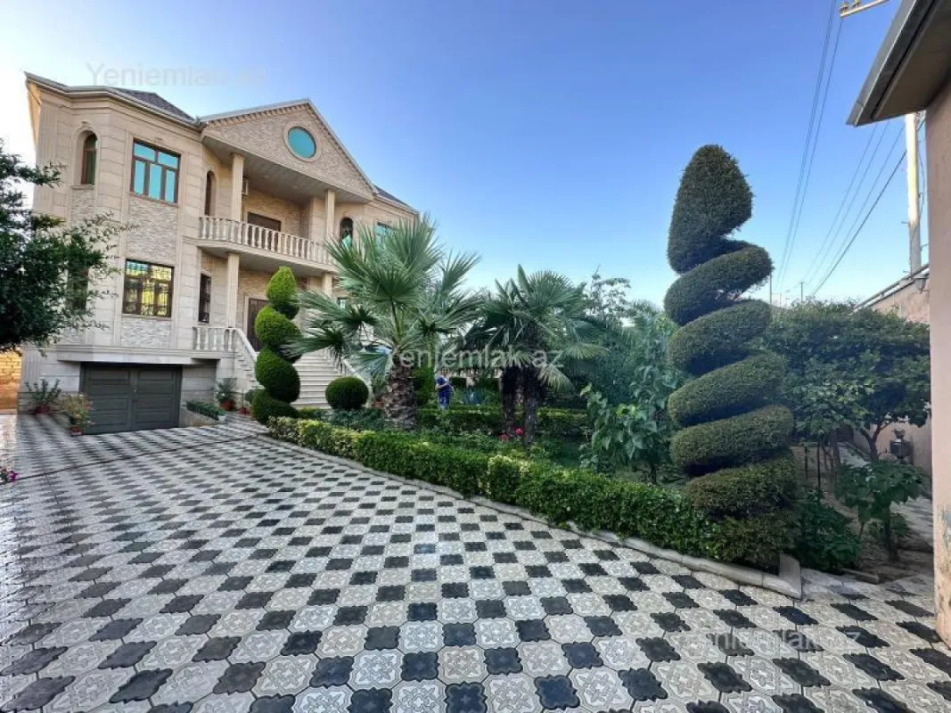 Satılır 9 otaqlı həyət evi 500 m²