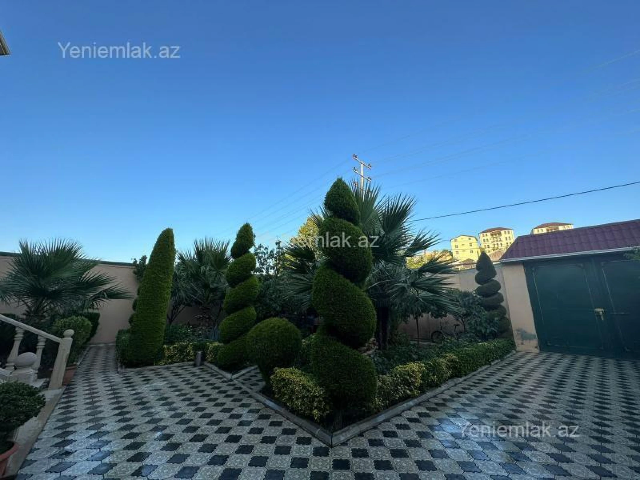 Satılır 9 otaqlı həyət evi 500 m²