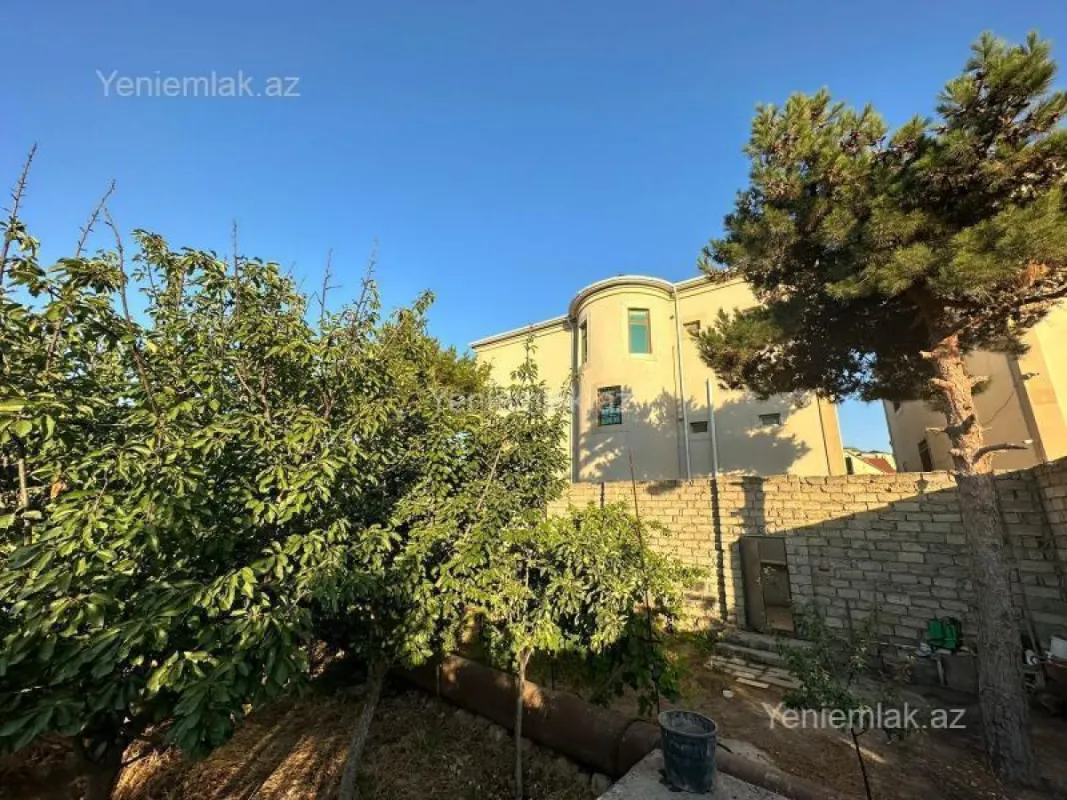 Satılır 9 otaqlı həyət evi 500 m²