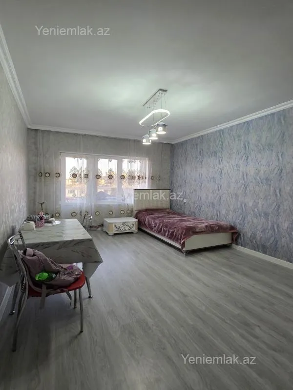 Satılır 4 otaqlı köhnə tikili 100 m²