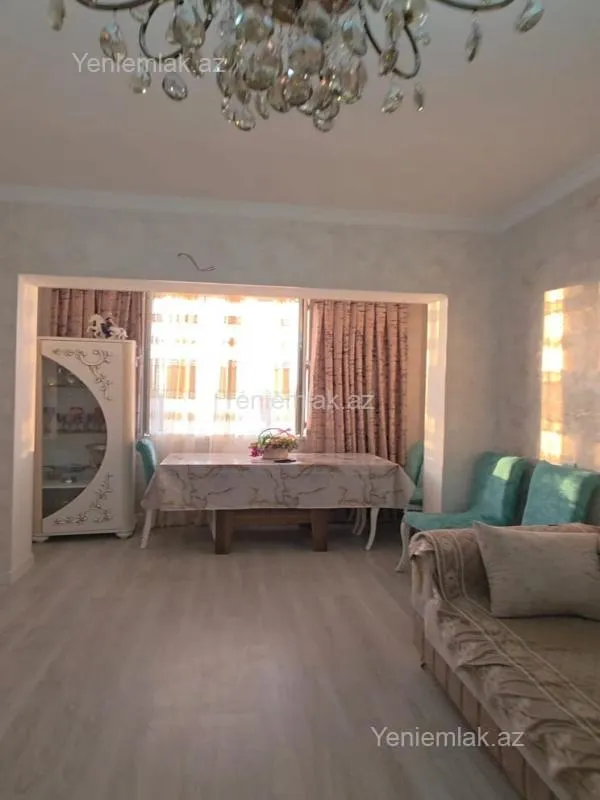 Satılır 4 otaqlı köhnə tikili 100 m²