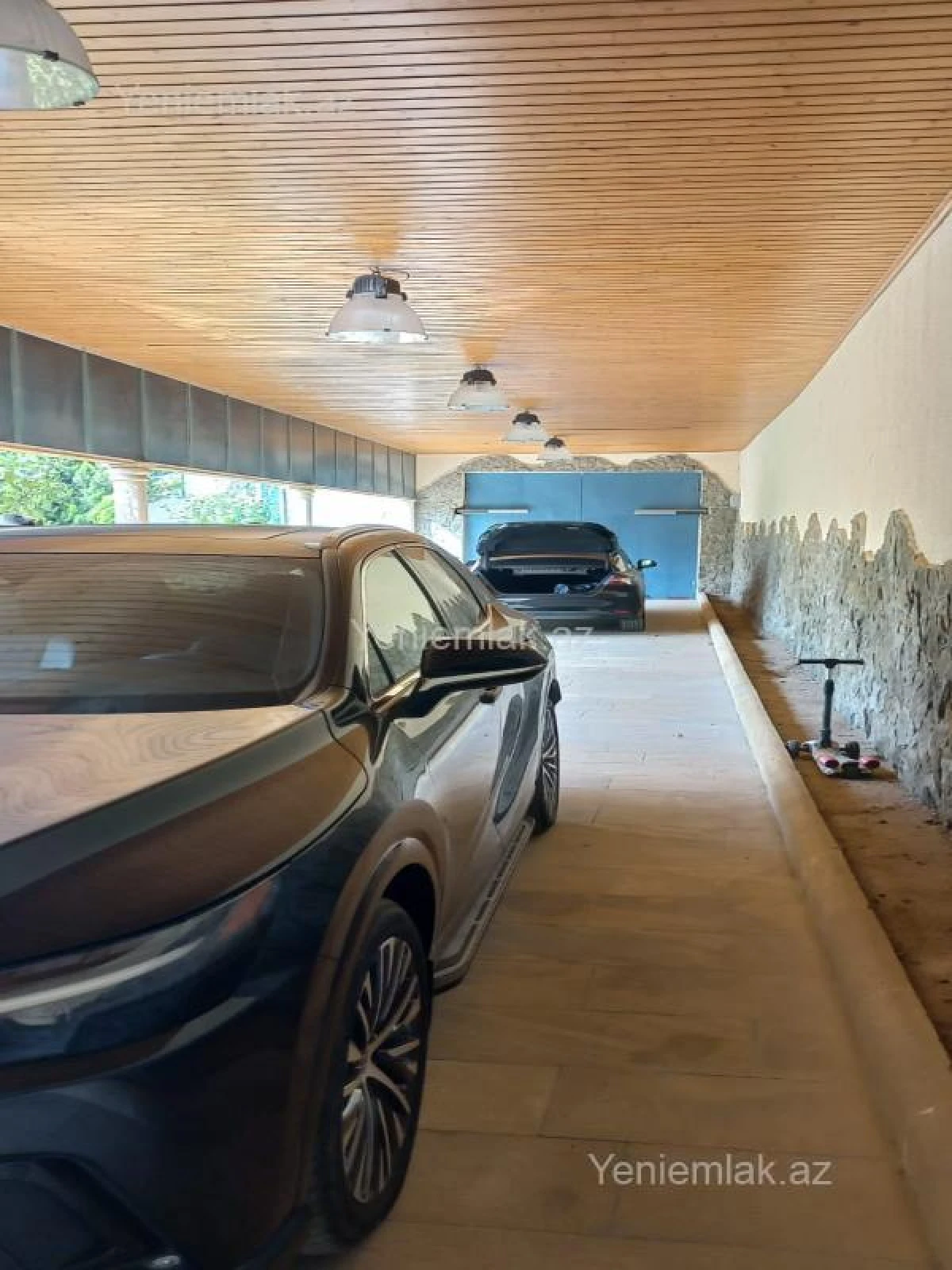 Satılır 8 otaqlı həyət evi 380 m²