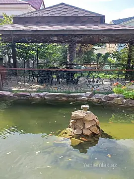 Satılır 8 otaqlı həyət evi 380 m²