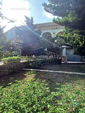 Satılır 8 otaqlı həyət evi 380 m²