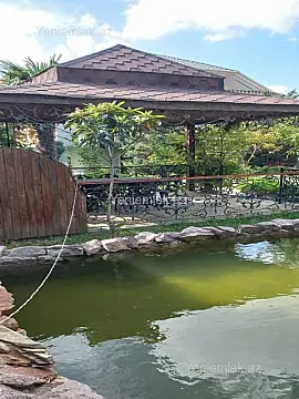 Satılır 8 otaqlı həyət evi 380 m²