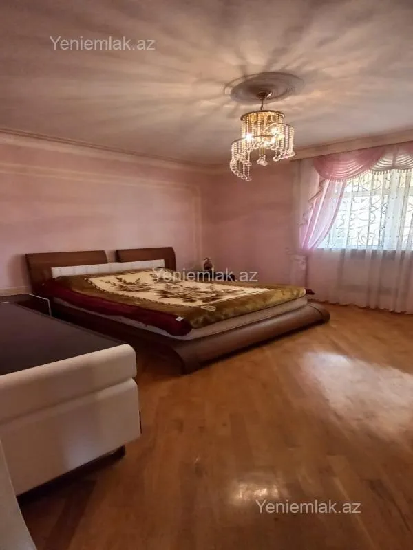 Satılır 8 otaqlı həyət evi 380 m²