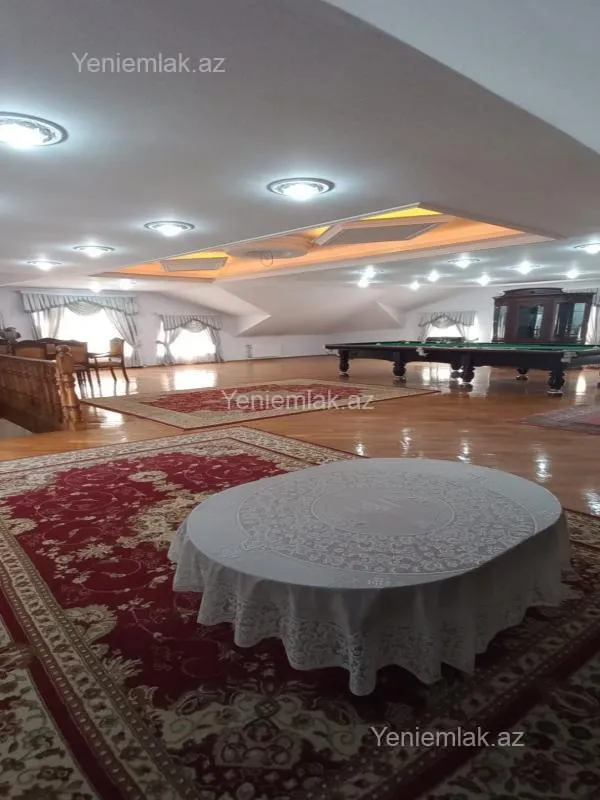 Satılır 8 otaqlı həyət evi 380 m²